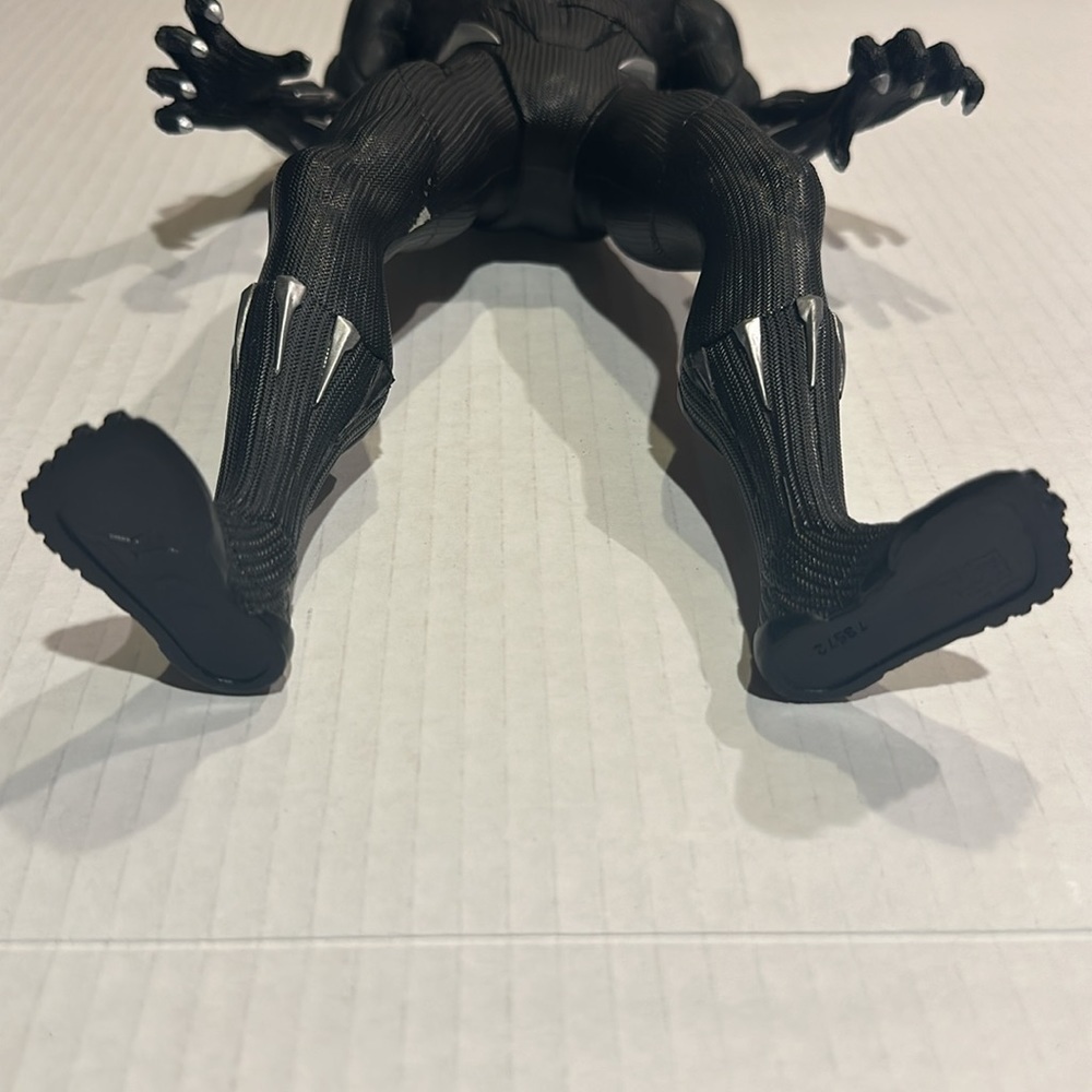 Black panther black silver figurine that makes a noise when you twist the waist - Picture 6 of 6